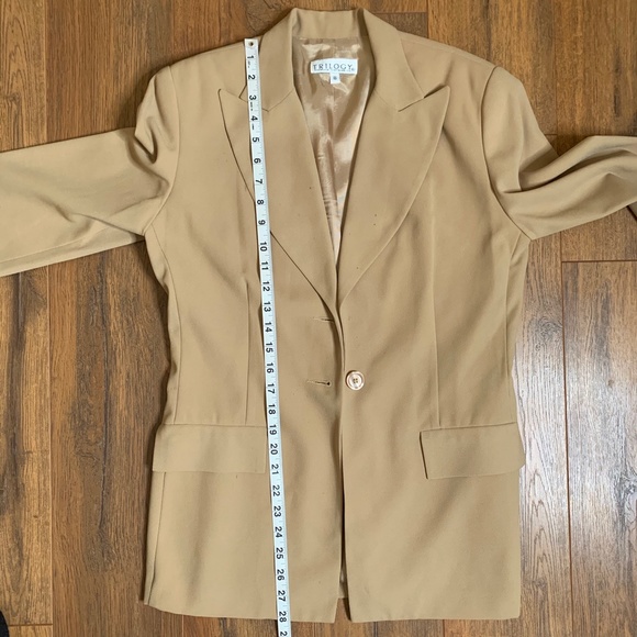 Trilogy | Tan Blazer size 8 - Picture 6 of 8